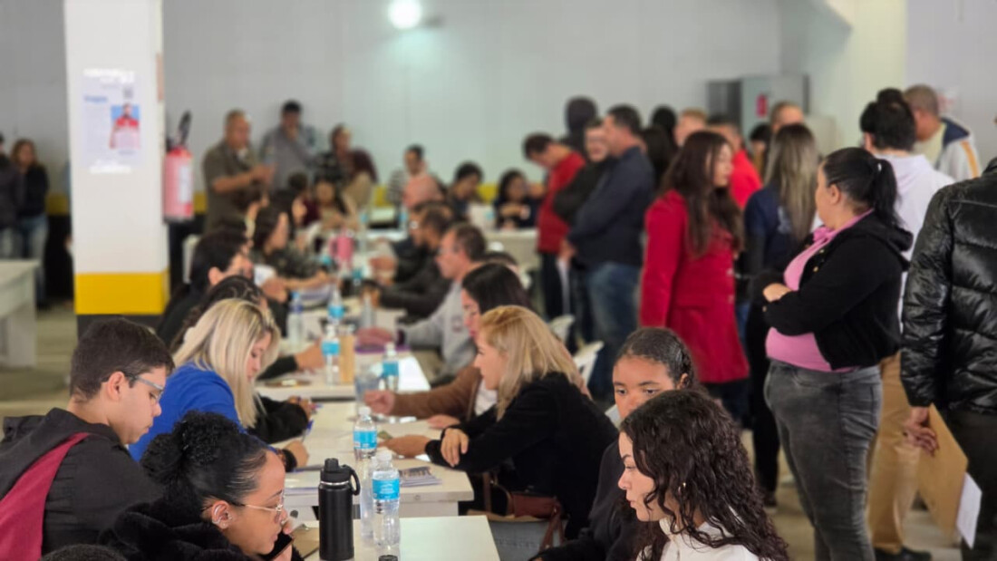 Mutirão de Empregos de Poá reúne centenas de candidatos
