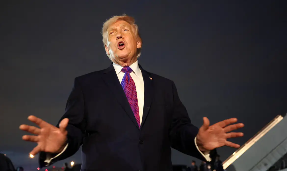 Trump suspende ataque ao Irã enquanto negociações continuam