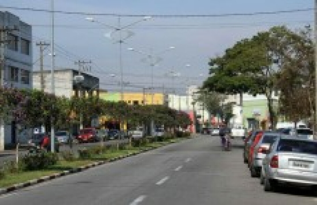 Menor foge com moto roubada e é baleado nas nádegas