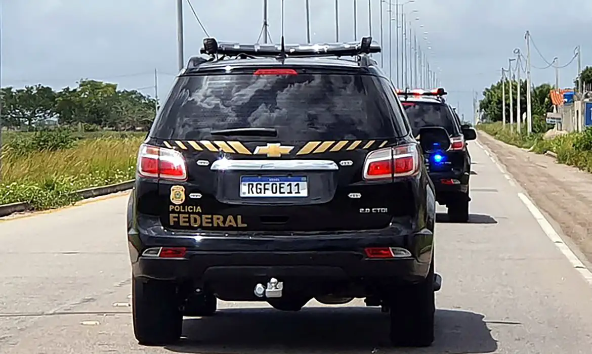 PF combate tráfico internacional de drogas em 10 cidades catarinenses