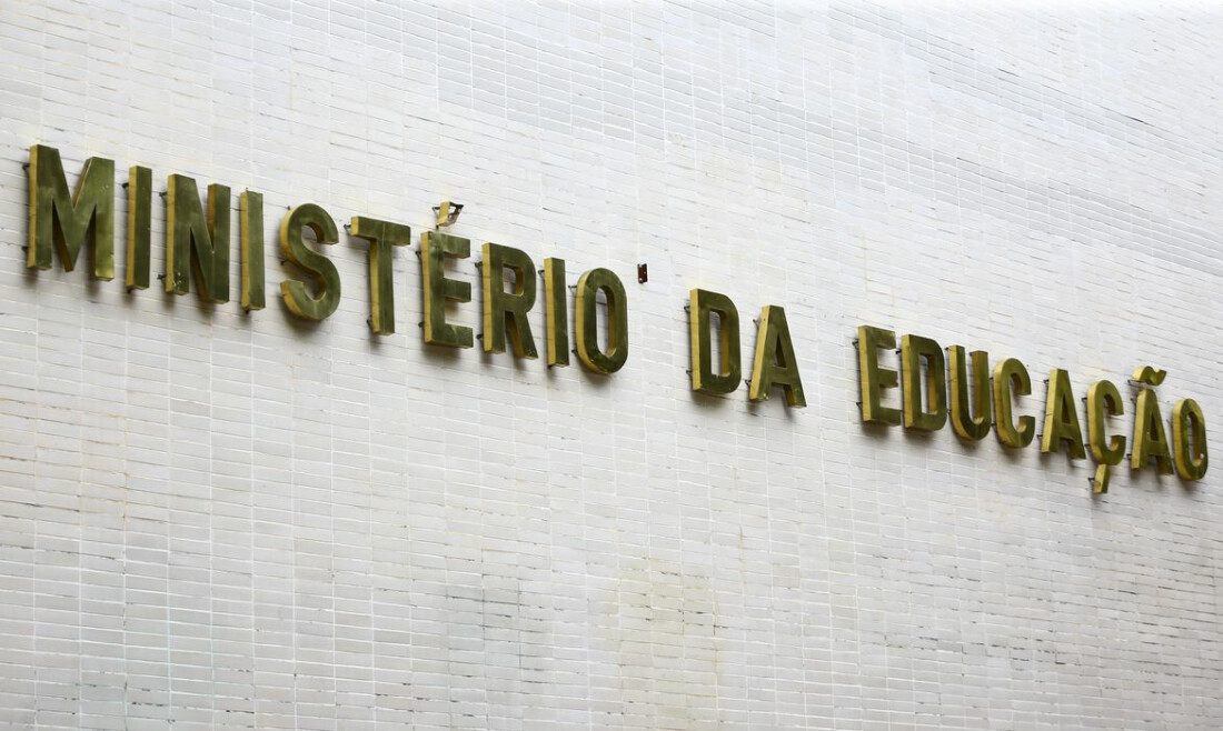 Formação de professores a distância mostra desempenho 53,1% inferior