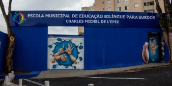 Escola de educação para surdos é inaugurada