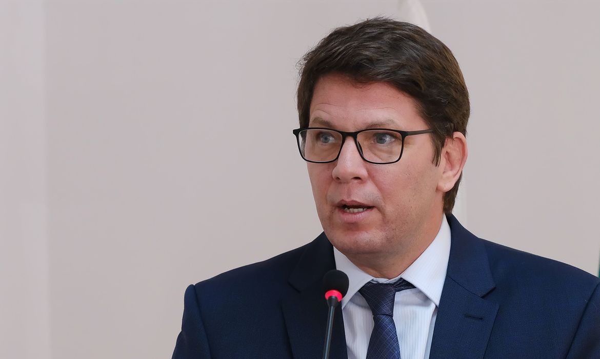 Mário Frias viajou para o exterior sem autorização da Câmara