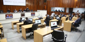 Solenidade no Taboão atrasa sessão da Câmara