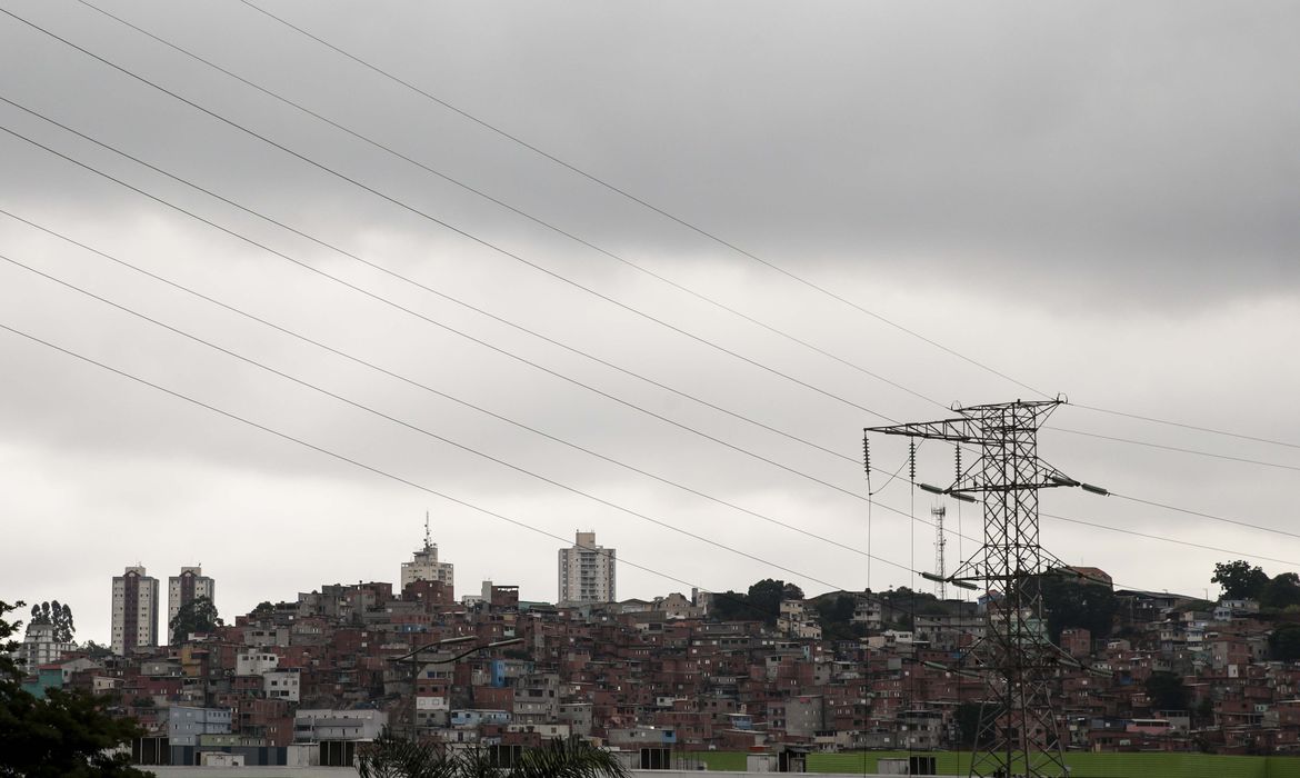 Fim de semana será de temporal no Sudeste e chuva intensa no Norte