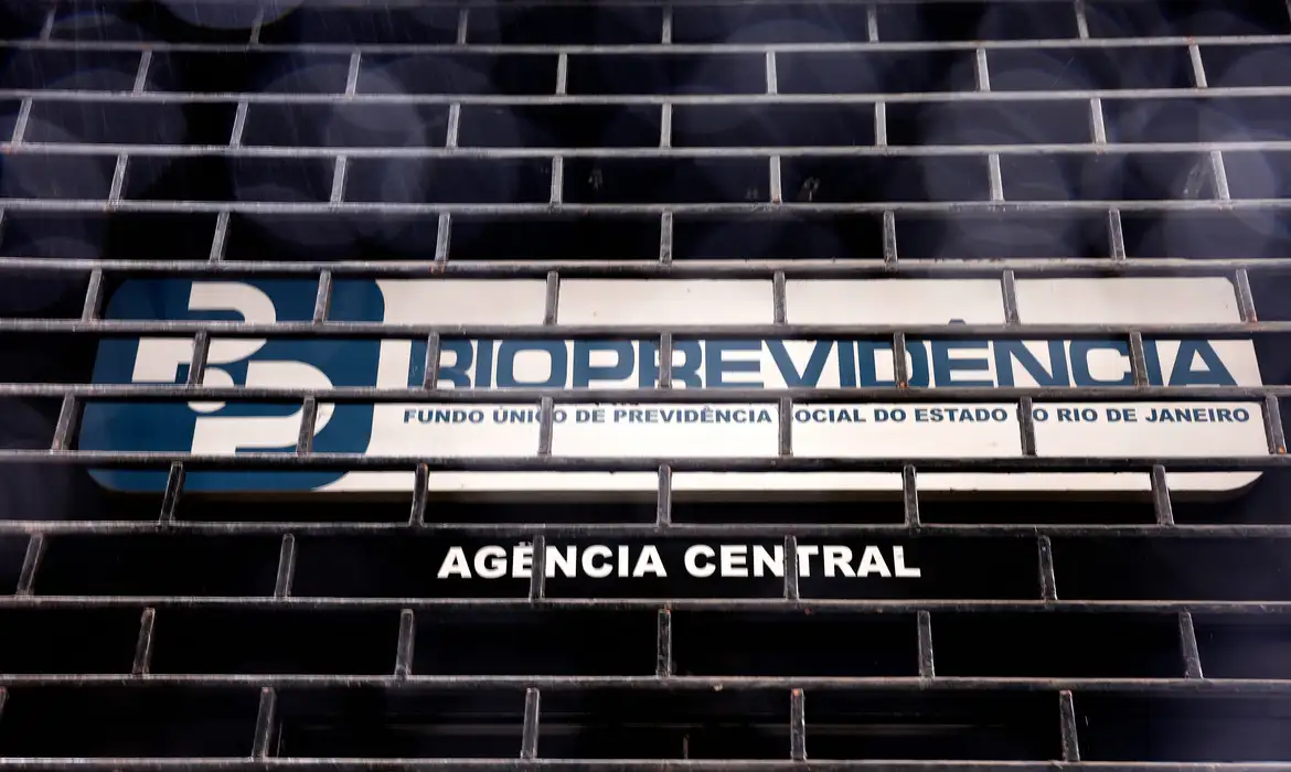 Operação contra Castro mira aportes de R$ 3,6 bi em fundos do Master