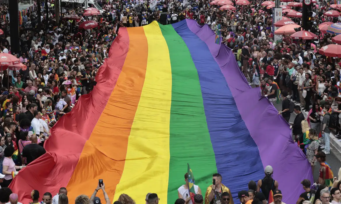 Parada LGBT+ de São Paulo enfrenta desafios e ameaça deixar as ruas