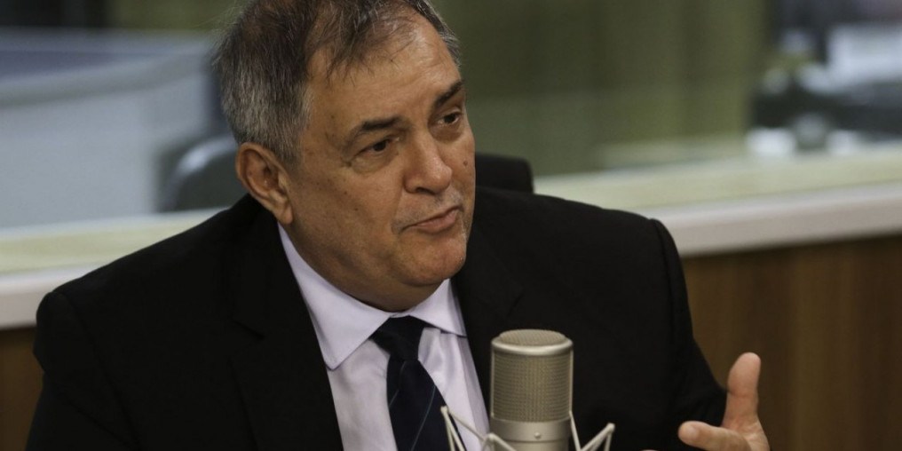 Em congresso da Abimaq, ministro defende reindustrialização do país