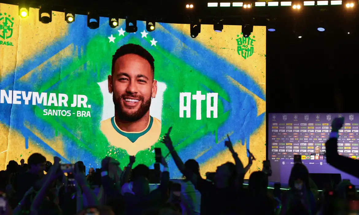 Lesionado, Neymar não joga amistosos e deve perder estreia na Copa