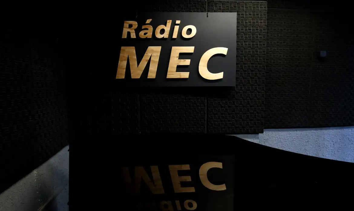 Rádio MEC transmite homenagem ao pianista Luiz de Moura Castro