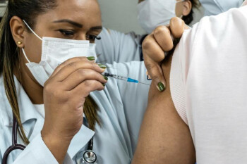 Governo de SP amplia vacinação contra gripe para toda a população