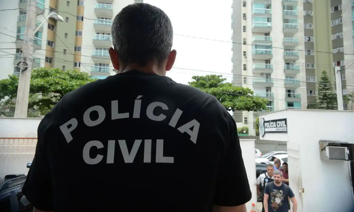 Polícia faz operação contra núcleo financeiro do Comando Vermelho