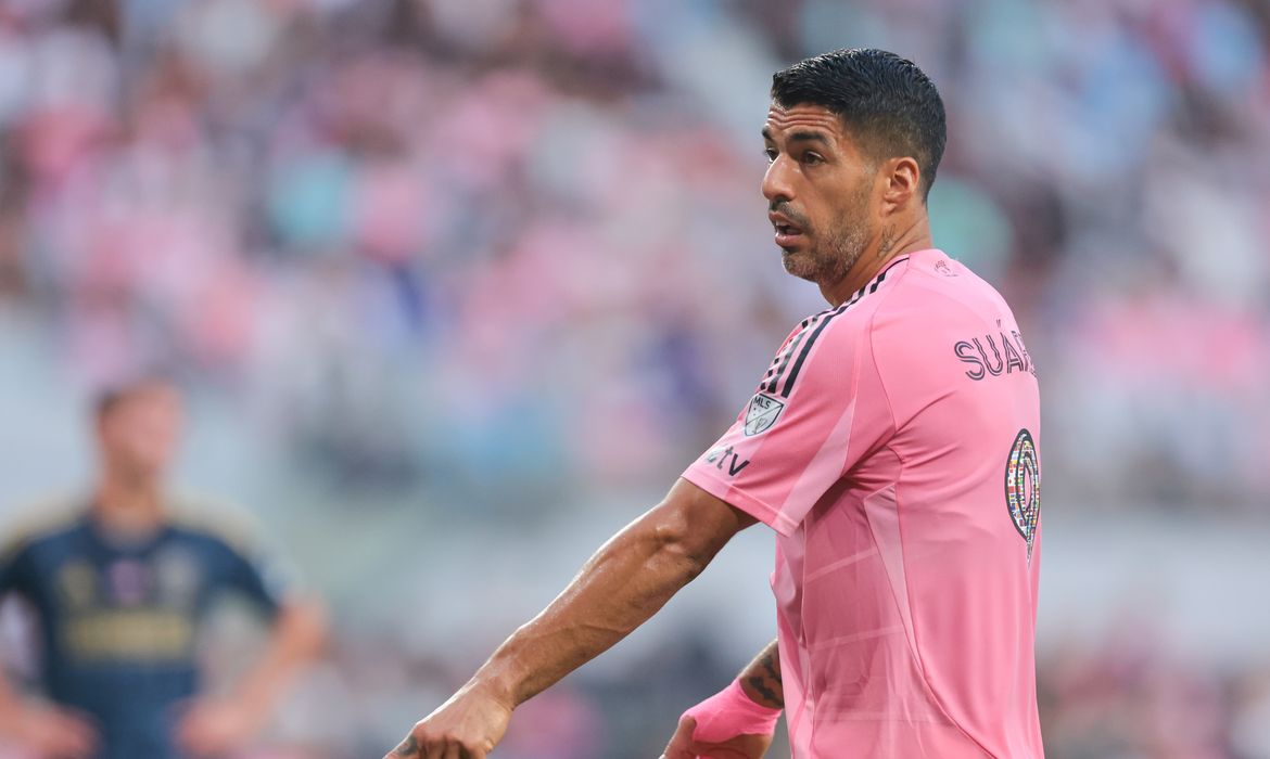 Suárez e Nández ficam fora da concocação do Uruguai para a Copa
