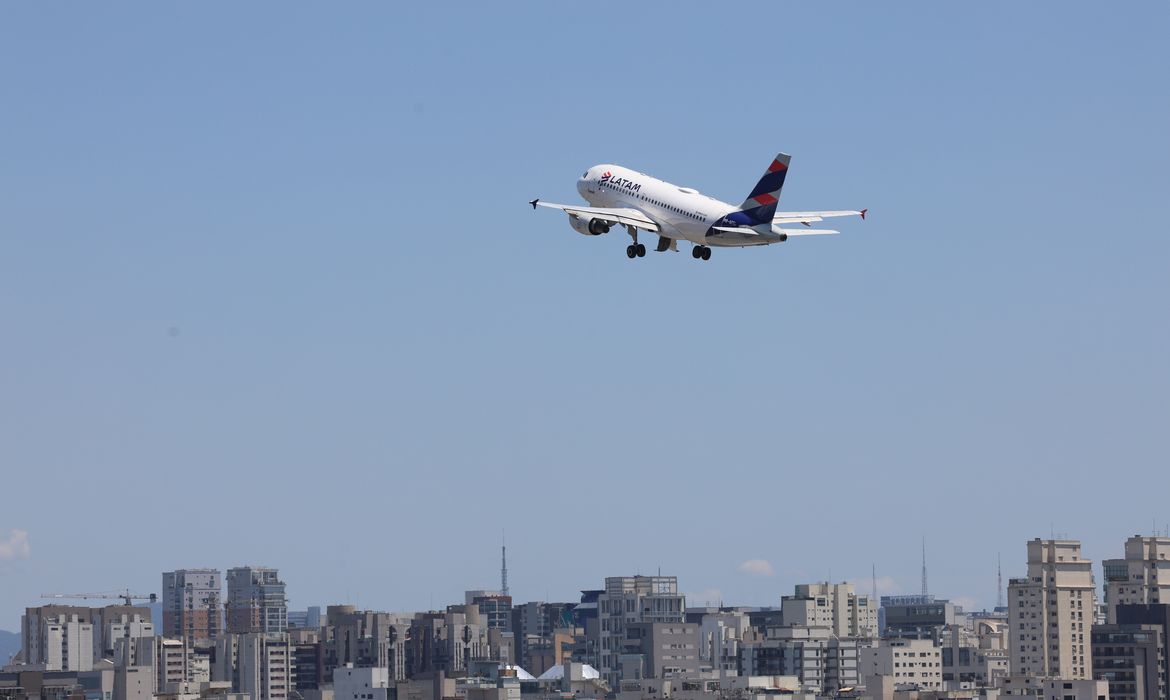 Petrobras reduz preço do querosene de aviação em 14,2%
