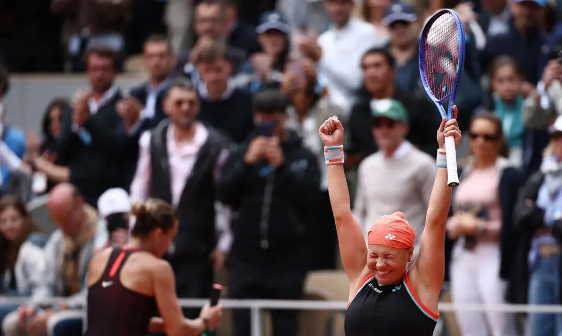 Russa Shnaider bate número 1 Sabalenka e vai à semi em Roland Garros