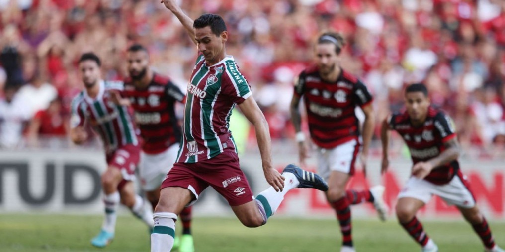 Fluminense bate Flamengo e dorme na vice-liderança do Brasileiro