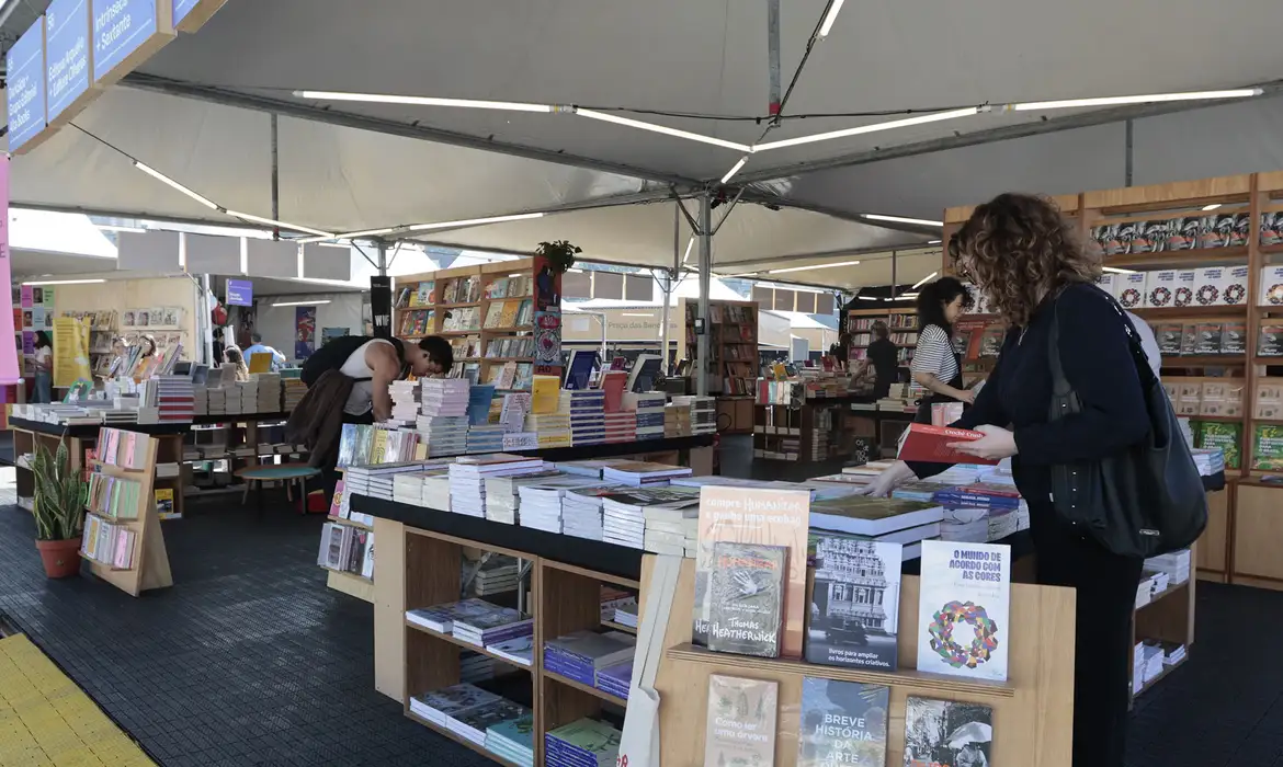 SP: Thiago Regotto participa de painel com Nei Lopes na Feira do Livro