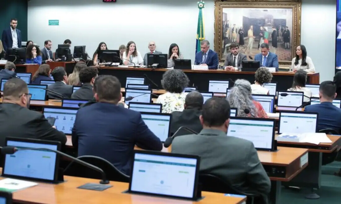 CCJ da Câmara adia análise da PEC da redução da maioridade penal