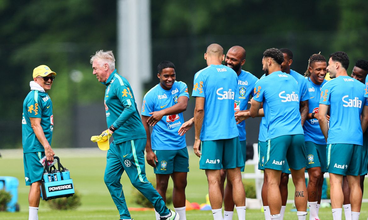 Neymar continua fora de treino da seleção brasileira
