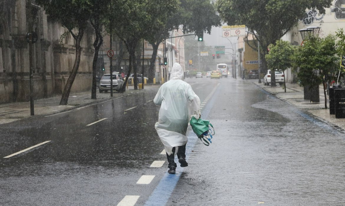 Sul, Sudeste e Centro-Oeste podem ter final de semana de chuva intensa