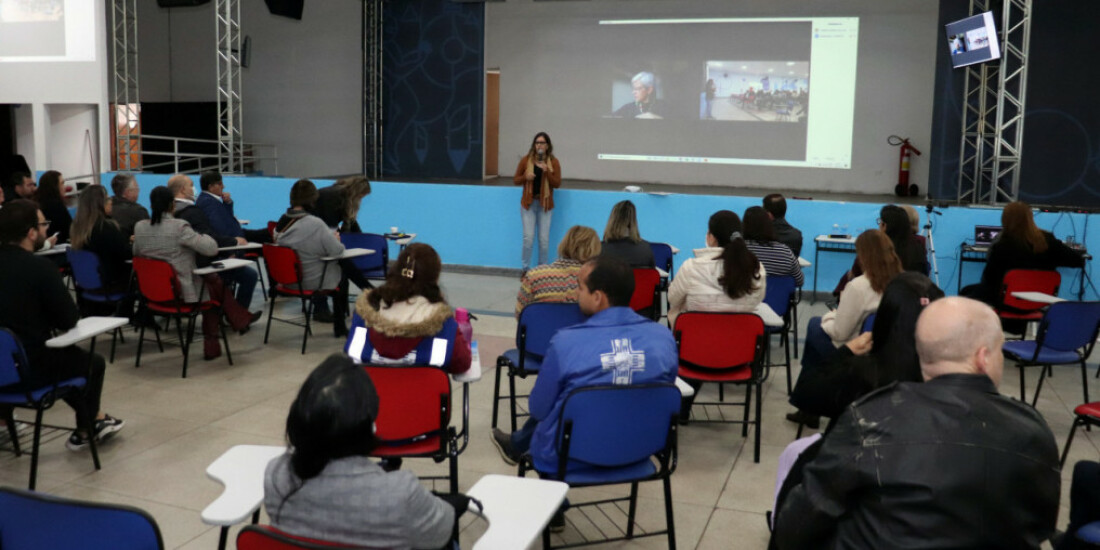 Profissionais participam de roda de conversa
