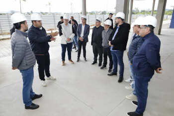 Prefeito e vereadores acompanham andamento das obras do Hospital Federal