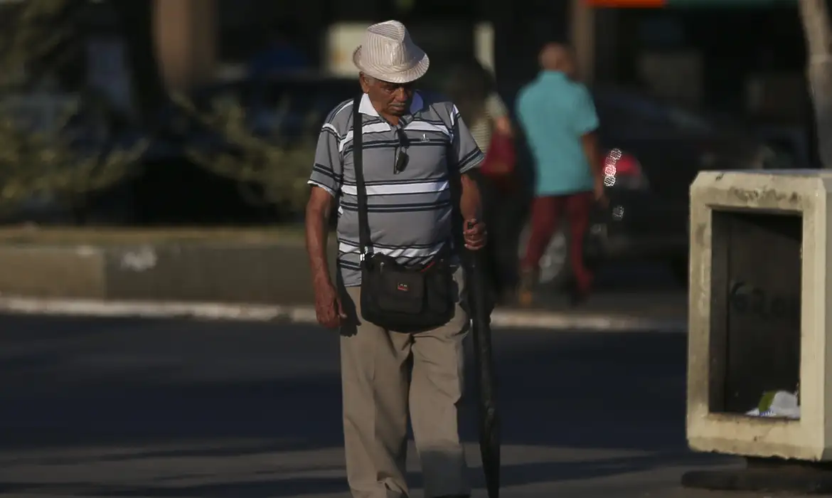 Junho Violeta alerta população sobre violência contra a pessoa idosa