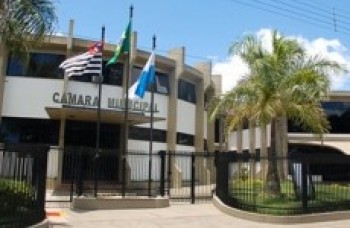 Vereadores de Arujá aprovam contas de 2013 de Abel Larini
