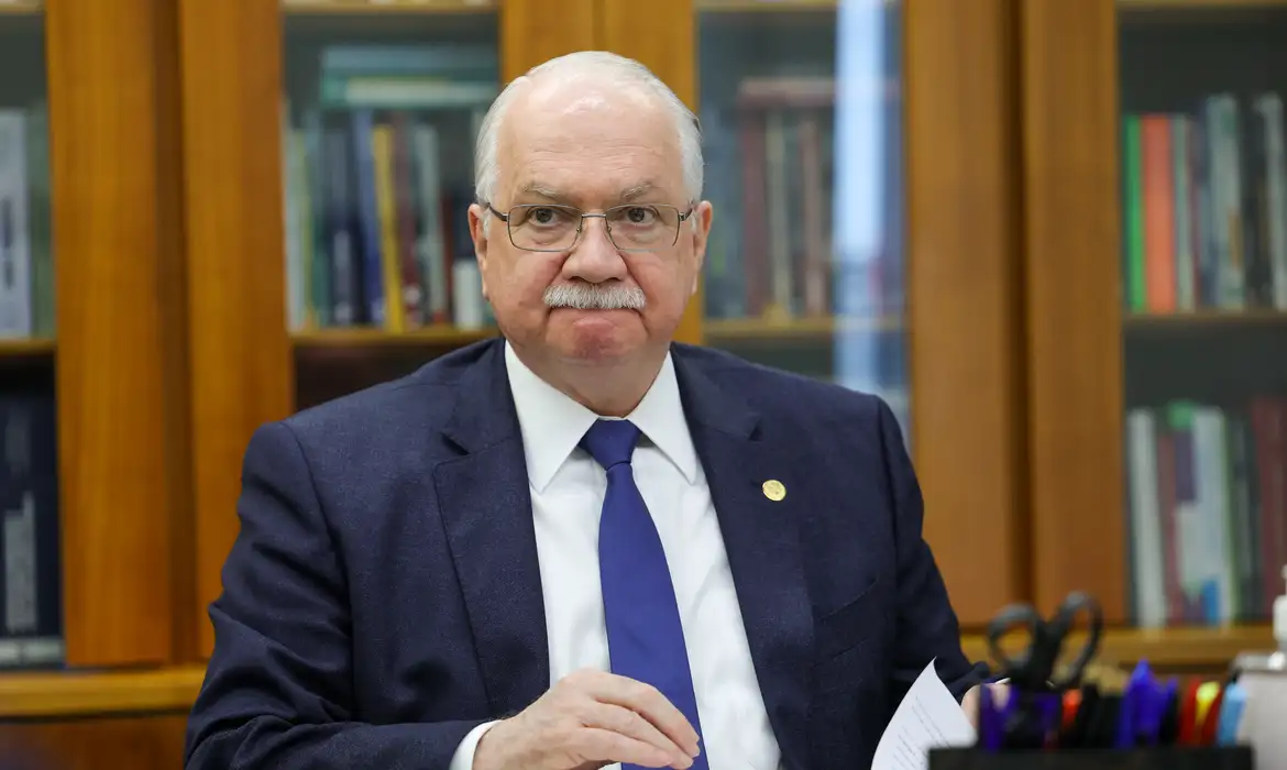 Fachin diz que espera regras do STF para supersalários ainda em junho