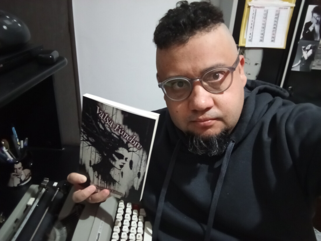 Técnico de Enfermagem participa da Bienal do Livro 2026
