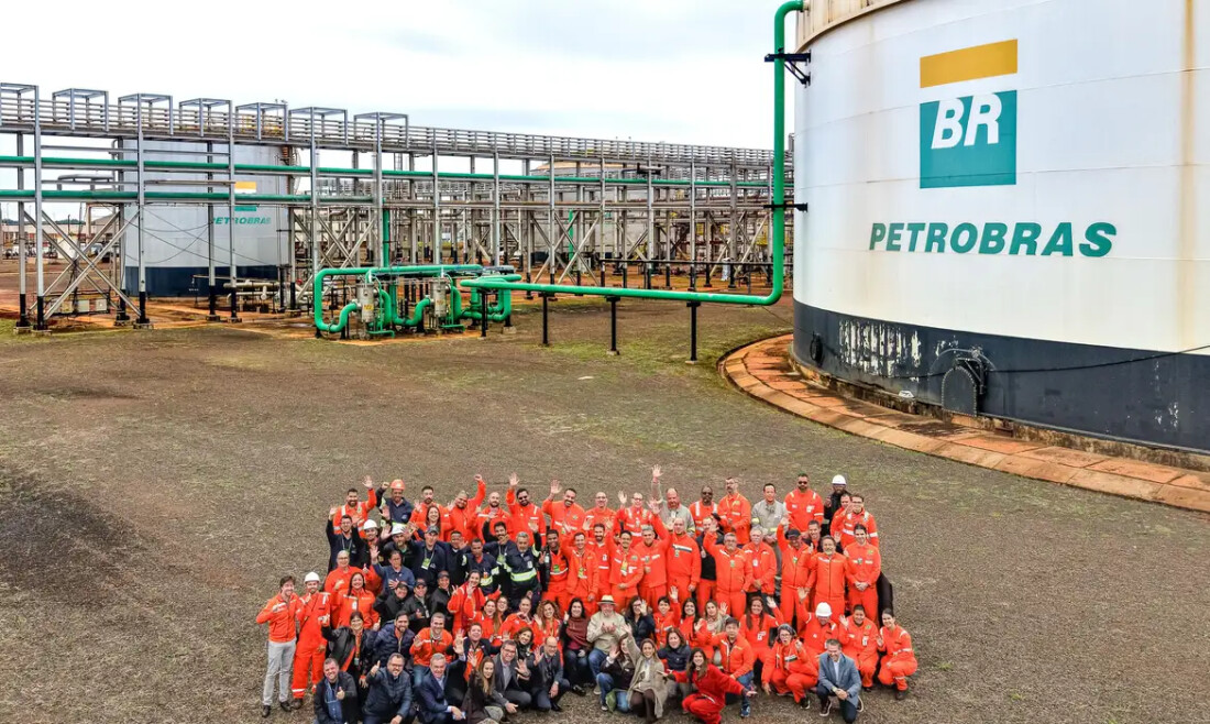 Lula assina contratos para retomar obra em fábrica de fertilizantes