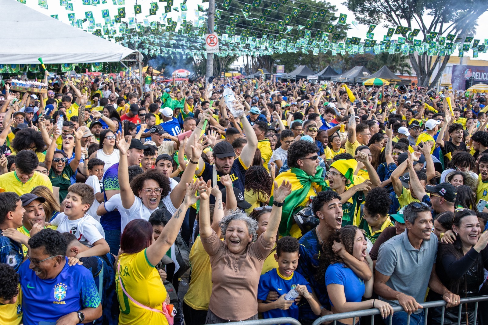 Mais de 8 mil pessoas acompanham classificação do Brasil em Itaquá
