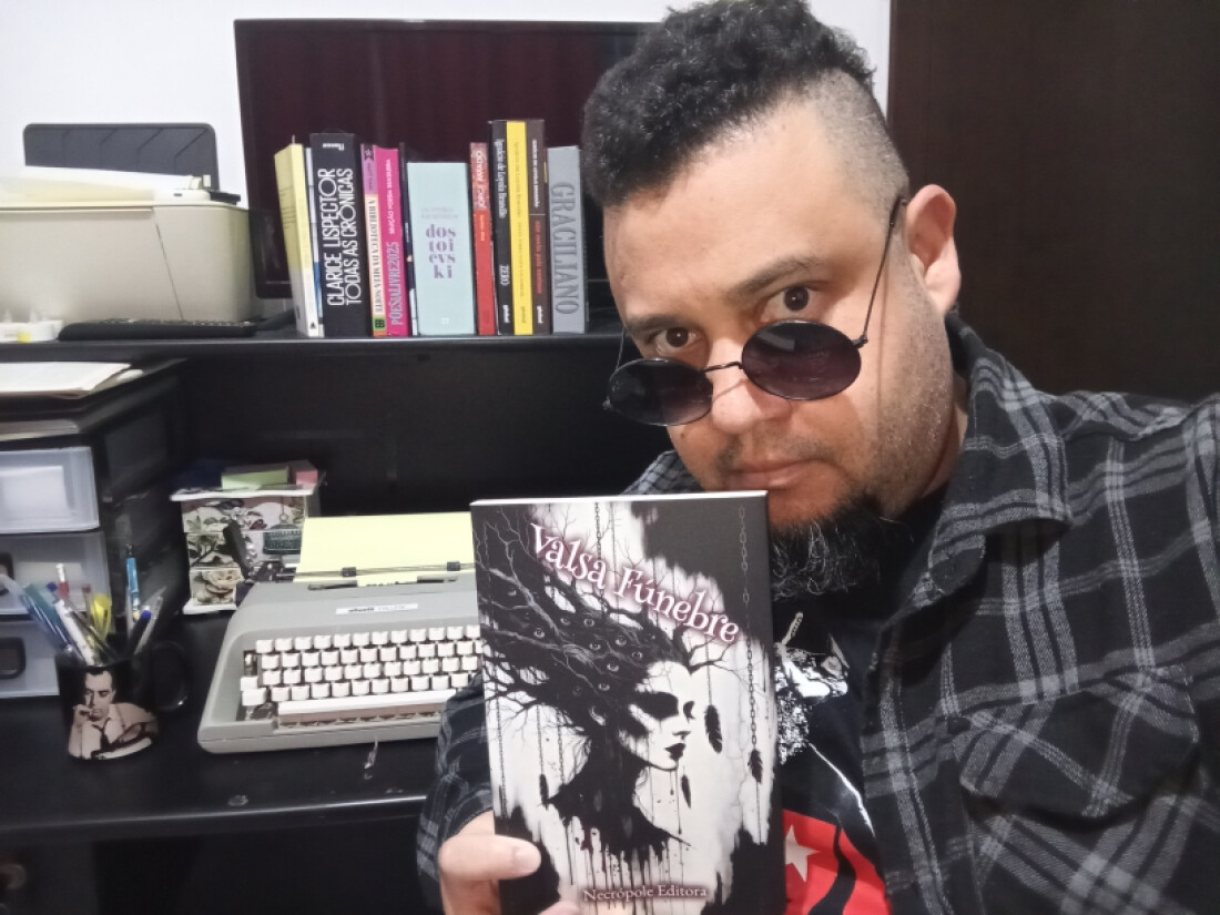 Técnico de Enfermagem participa da Bienal do Livro 2026