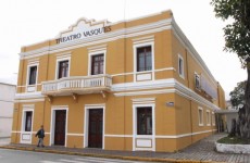Vasques tem sessão dupla com escolas
