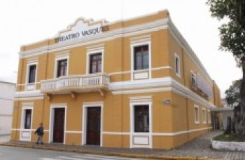 Vasques tem sessão dupla com escolas