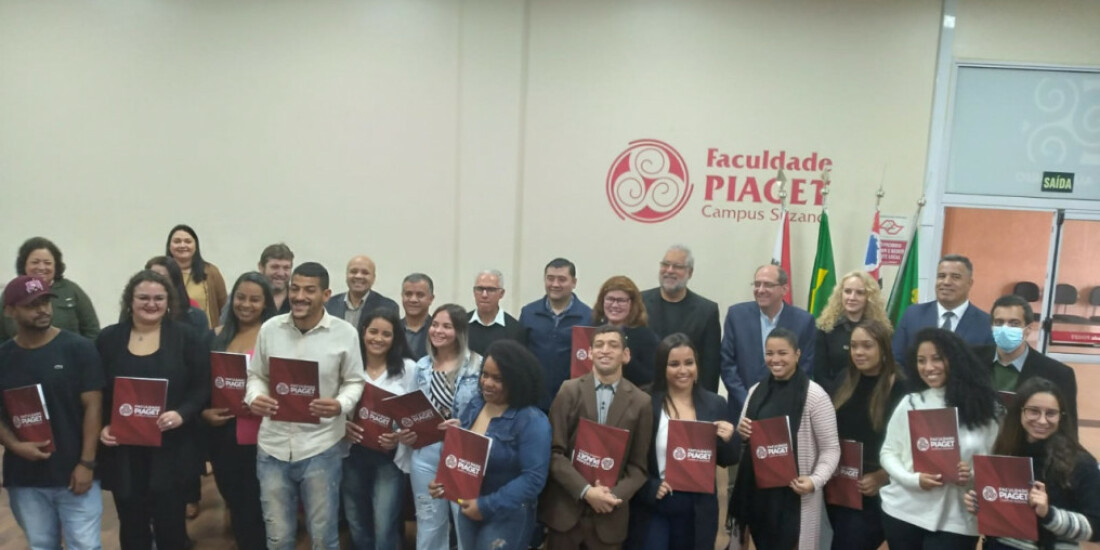 Faculdade Piaget de Suzano entrega 20 bolsas de estudos