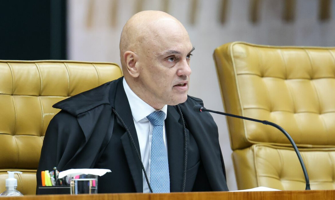 Moraes suspende visitas de Flávio a Bolsonaro na prisão domiciliar