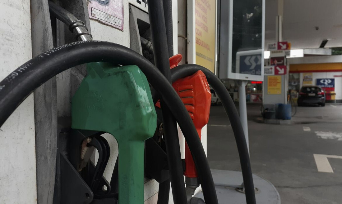 Gasolina com 32% de etanol deve ser R$ 0,03 mais barata, diz ministro