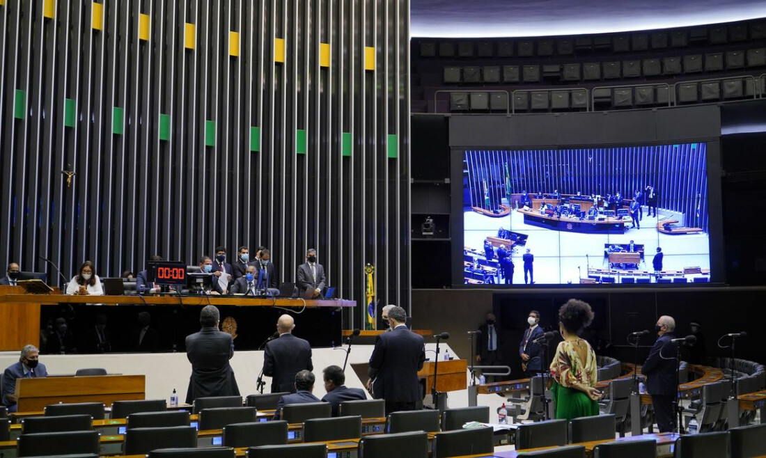 Dino intima partidos a explicar controle de emendas parlamentares