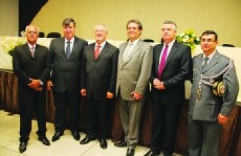 Nalini recebe homenagem em Biritiba e defende conciliação