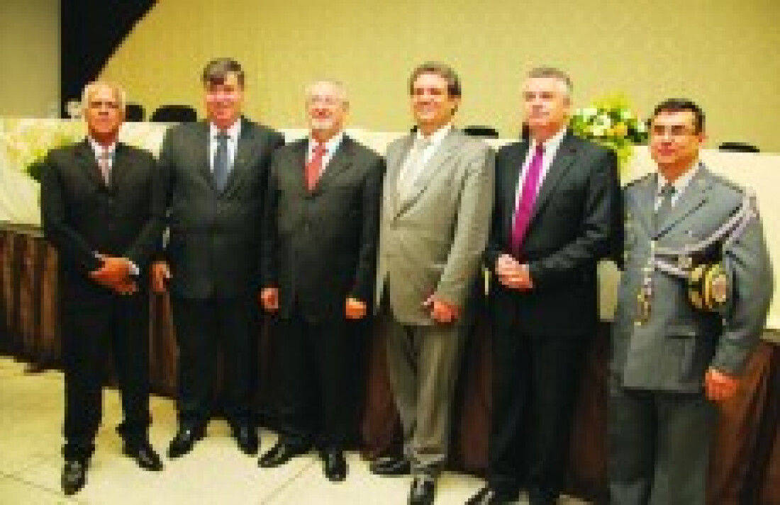 Nalini recebe homenagem em Biritiba e defende conciliação