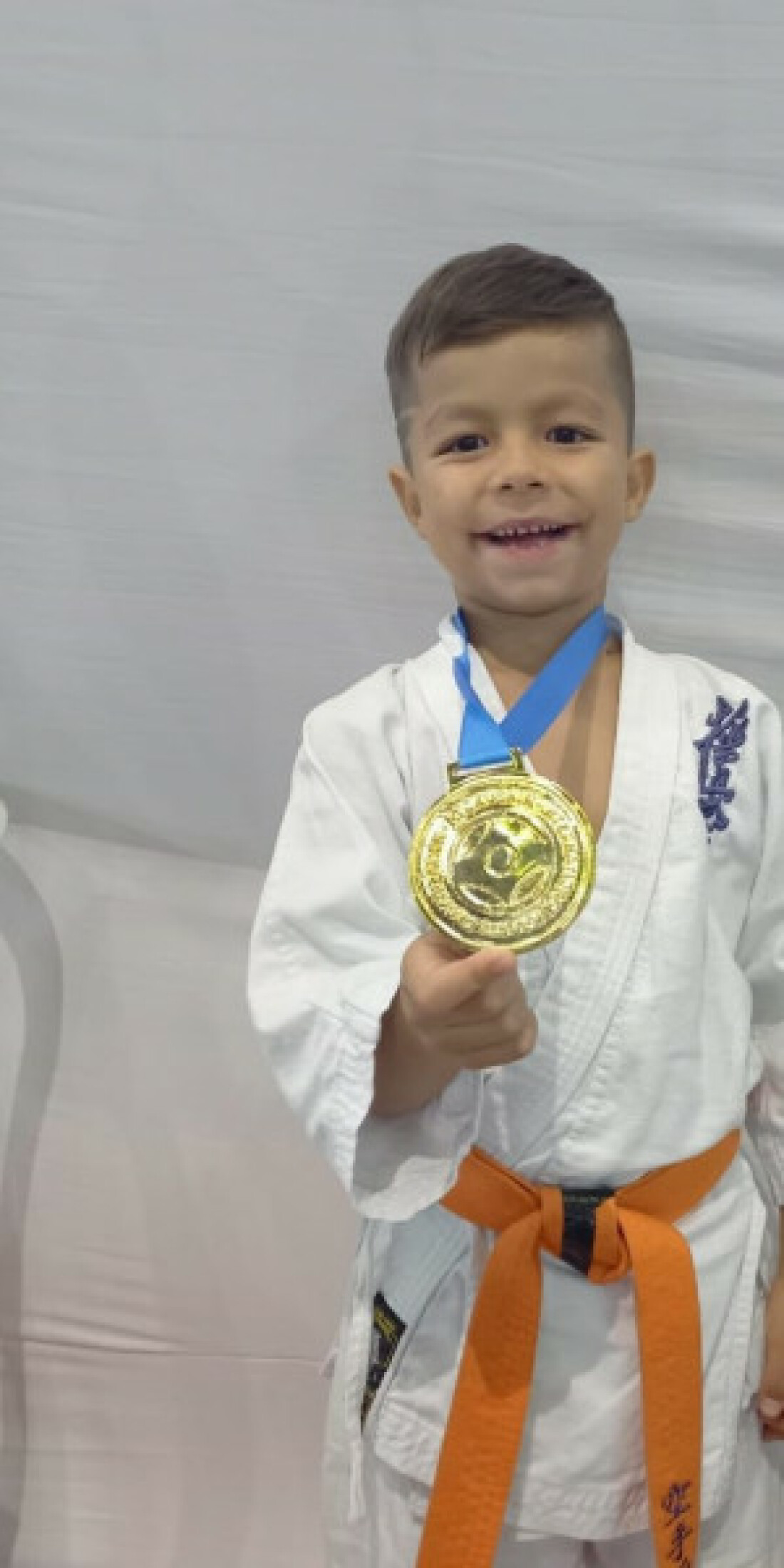 Carateca do Clube de Campo de Mogi é campeão brasileiro com apenas 6 anos