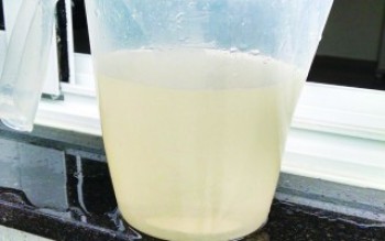 Água escura é problema em bairro