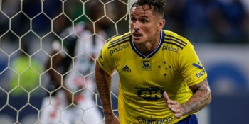 Edu dá vitória ao Cruzeiro, que se aproxima do retorno à Série A