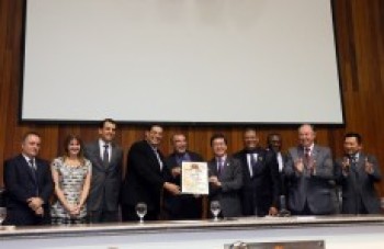 Em sessão emocionante jornalista Castro Alves se torna oficialmente mogiano