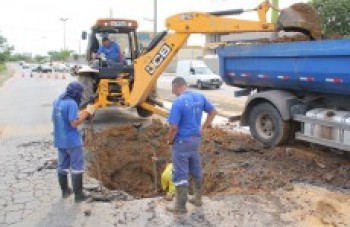 Adutora do Semae rompe na avenida João XXIII
