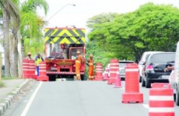 Pintura de sinalização de solo trava trânsito: