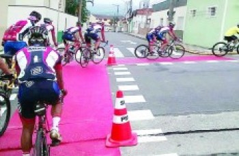 Cerca de 400 ciclistas prestigiam 'Pedala Mogi'