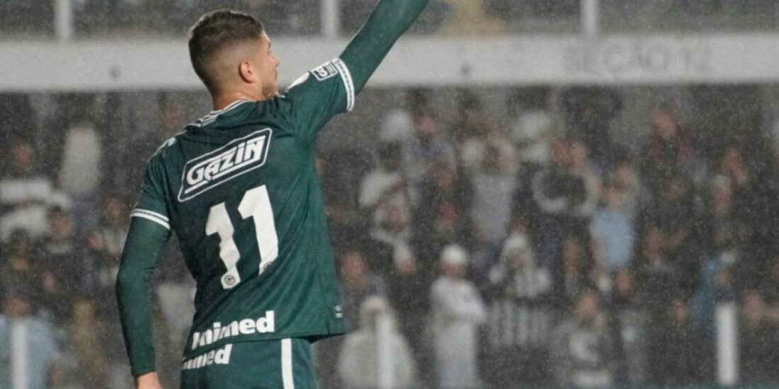 Com dois de Pedro Raul, Goiás vence e ultrapassa Santos no Brasileiro