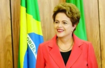 'Levy fica onde está', garante Dilma